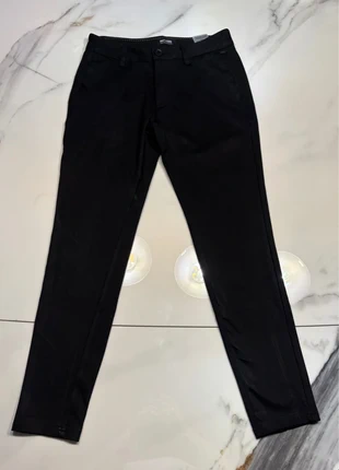 Pantalon Chino Only & Sons Noir - Modèle Mark - Taille W28 L32, brand: ONLY & SONS, condition: Very good, size: W28, €8.00, €9.10 includes Buyer Protection