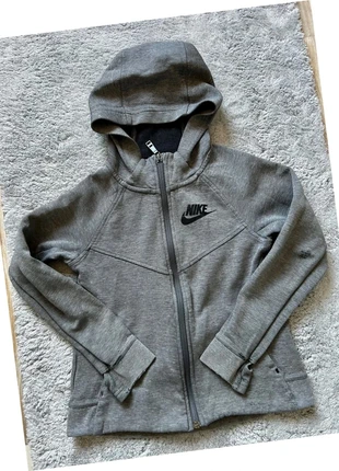 Nike Tech Fleece gris enfant - Taille S (128-137 cm), marque: Nike, état: Bon état, taille: 8 ans / 128 cm, 5,99 €, 6,99 € Protection acheteurs incluse