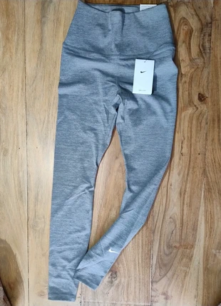 Legging gris – Taille haute, brand: Nike, condizioni: Nuovo con cartellino, taglia: XS / IT 38 / EU 34, €18.00, €19.60 include la Protezione acquisti