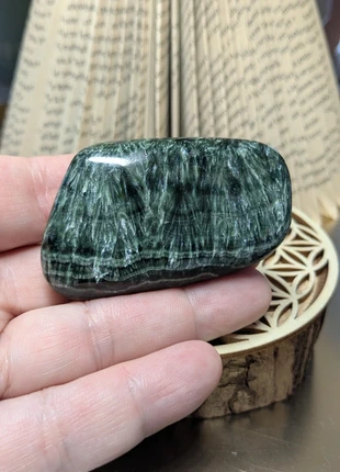 Galet de Séraphinite, marca: Pierre naturelle polie, estado: Muy bueno, 55,00 €, 58,45 € Protección al comprador incluida