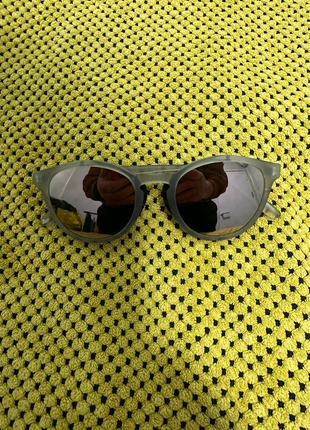 Zonnebril - Stijlvol en beschermend, staat: Nieuw met prijskaartje, € 5,00, € 5,95 inclusief Kopersbescherming