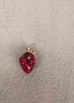 Broche cœur anatomique en métal émaillé, marca: coeur, estado: Muito bom, €4.00, €4.90 inclui Proteção do Comprador Pro