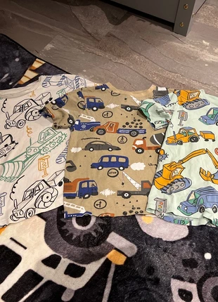 Tshirt‘s Baustelle Bagger Größe 110/116, marque: H&M, état: Bon état, taille: 5 ans / 110 cm, 7,00 €, 8,05 € Protection acheteurs incluse