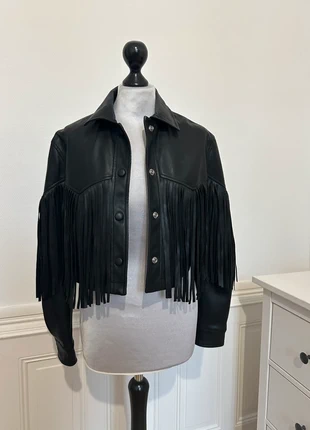 Veste en similicuir à frange Bershka, marque: Bershka, état: Très bon état, taille: S / 36 / 8, 12,00 €, 13,30 € Protection acheteurs incluse