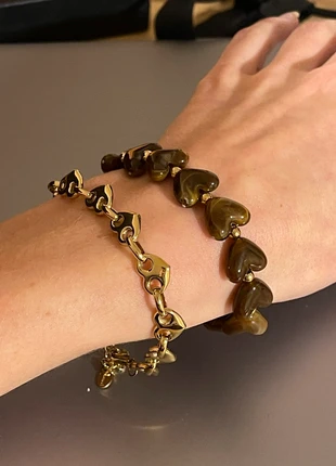 Bruine hartjes kralen armband, merk: & Other Stories, staat: Nieuw met prijskaartje, € 6,50, € 7,53 inclusief Kopersbescherming