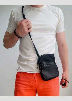 Sacoche Newfeel vintage Noir, merk: Newfeel, staat: Goed, € 5,00, € 5,95 inclusief Kopersbescherming