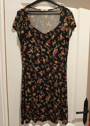 🌸 Robe noire Mango imprimée fleuri multicolore taille L 40, marke: Mango, zustand: Sehr gut, größe: L / 40 / 12, 5,00 €, 5,95 € inklusive Vinted-Käuferschutz