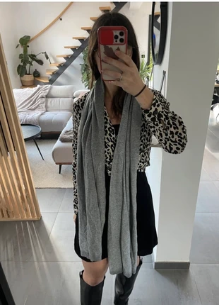 Écharpe en cachemire, marque: Theory, état: Neuf sans étiquette, 38,00 €, 40,60 € Protection acheteurs incluse