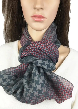 Foulard tour de cou gris et bordeaux très doux femme, staat: Heel goed, € 7,00, € 8,05 inclusief Kopersbescherming Pro