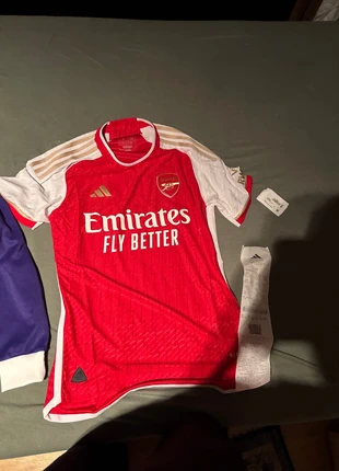 (avec Facture) Arsenal 23/24 Authentic Home Jersey, marke: Arsenal, zustand: Sehr gut, größe: S, 45,00 €, 47,95 € inklusive Vinted-Käuferschutz