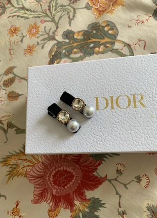 Barrettes noires Galeries Lafayette à perles jamais utilisées, marque: Galeries Lafayette, état: Neuf sans étiquette, 4,00 €, 4,90 € Protection acheteurs incluse