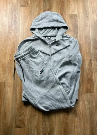 Ensemble Nike Tech Fleece Taille S homme - Gris - Très bon état, merk: Nike, staat: Heel goed, maat: S, € 72,90, € 77,25 inclusief Kopersbescherming
