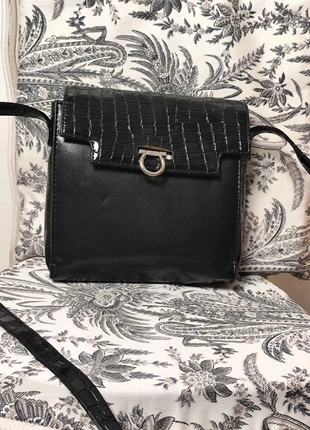 Sac bandoulière noir effet croco – Vintage années 90, marque: Vintage Boutique, état: Très bon état, 14,00 €, 15,40 € Protection acheteurs (Pro) incluse