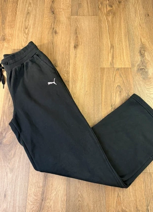 Jogging Puma | Noir | Très bon état logo brodé rose | Taille S, merk: Puma, staat: Heel goed, maat: S / 36 / 8, € 17,00, € 18,55 inclusief Kopersbescherming Pro