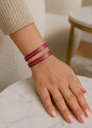Superbe bracelet lanière en cuir couleur cerise 🌺, marque: Boutique indépendante, état: Très bon état, 6,00 €, 7,00 € Protection acheteurs incluse