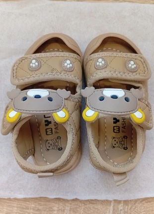 Sandalias beige para bebé talla 19 con diseño de osito, brand: MYD FASHION, condizioni: Nuovo senza cartellino, taglia: 19, €17.00, €18.55 include la Protezione acquisti