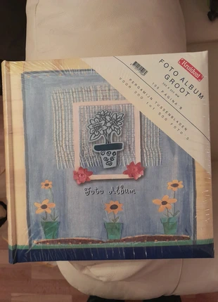 Foto album, merk: Kruidvat, staat: Nieuw met prijskaartje, € 1,85, € 2,64 inclusief Kopersbescherming