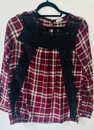 Liu Jo Checked Blouse with Black Lace Details – Chic & Unique, marque: Liu Jo, état: Très bon état, taille: S / 36 / 8, 25,00 €, 26,95 € Protection acheteurs incluse