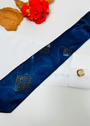 Cravate en soie bleu 9,5 cm très bon état, brand: Vintage Dressing, condition: Very good, €5.00, €5.95 includes Buyer Protection Pro