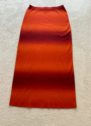 Jupe midi tons orangés dégradé🧡 taille XS Zara, marque: Zara, état: Très bon état, taille: XS / 34 / 6, 10,00 €, 11,20 € Protection acheteurs incluse