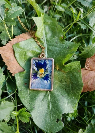 Collana fiori veri di violette e resina, brand: Collana fatta a mano, condizioni: Nuovo con cartellino, €15.00, €16.45 include la Protezione acquisti