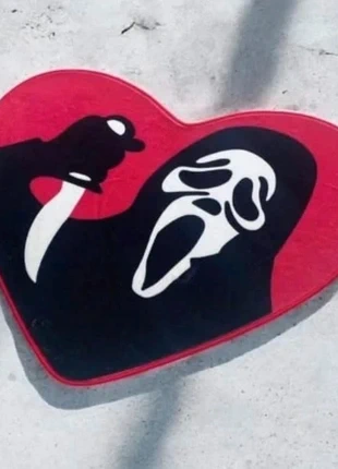 Tapis cœur rouge imprimé “Scream”, merk: Vintage Dressing, staat: Heel goed, € 32,99, € 35,34 inclusief Kopersbescherming