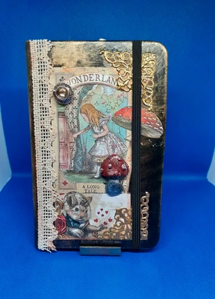 Carnet « Carnet Les Chroniques de Wonderland, Création artisanale à lignes, marque: Fait Main, état: Neuf sans étiquette, 13,00 €, 14,35 € Protection acheteurs (Pro) incluse