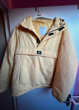 Parka Jaune Pull and Bear, merk: Pull & Bear, staat: Heel goed, maat: L / 40 / 12, € 4,00, € 4,90 inclusief Kopersbescherming