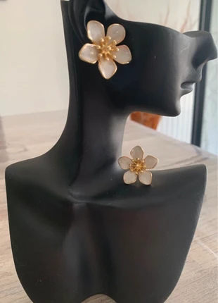 Boucles d’oreilles fleur blanche design et dorée, marca: Tendance, estado: Muy bueno, 7,90 €, 9,00 € Protección al comprador Pro incluida