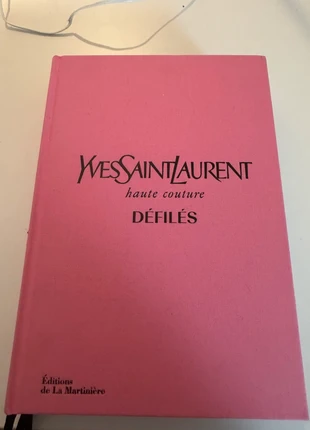 Livre Yves Saint Laurent, état: Très bon état, 30,00 €, 32,20 € Protection acheteurs incluse