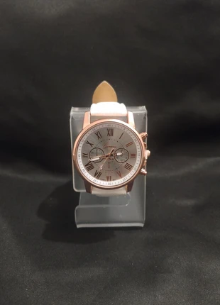 Montre geneva blanc neuf, marque: Geneva, état: Neuf sans étiquette, taille: Taille unique, 5,00 €, 5,95 € Protection acheteurs incluse