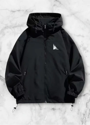 Veste coupe vent noire à capuche zippée avec logo blanc, taille M, style streetwear y2k vintage, marque: y2k, état: Très bon état, taille: M, 40,00 €, 42,70 € Protection acheteurs (Pro) incluse