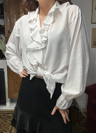 Blouse blanche à jabot vintage froufrous 80s vampire vibe taille 42/44, brand: Vintage, condizioni: Ottime, taglia: XL / IT 46 / EU 42, €18.00, €19.60 include la Protezione acquisti Pro