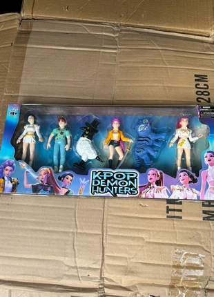 Coffret kpop démon Hunter, marke: Kpop, zustand: Neu, mit Etikett, größe: Einheitsgröße, 21,99 €, 23,79 € inklusive Vinted-Käuferschutz