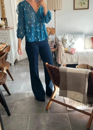 Blouse Ba&sh a volants en soie bleue et lurex, marque: Ba&sh, état: Neuf sans étiquette, taille: XS / 34 / 6, 60,00 €, 63,70 € Protection acheteurs incluse