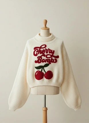 Pull Court Blanc Cassé Broderie "Cherry Bomb" Cerises - Style Casual & Tendance, marque: Vintage Dressing, état: Très bon état, taille: S / 36 / 8, 40,00 €, 42,70 € Protection acheteurs incluse