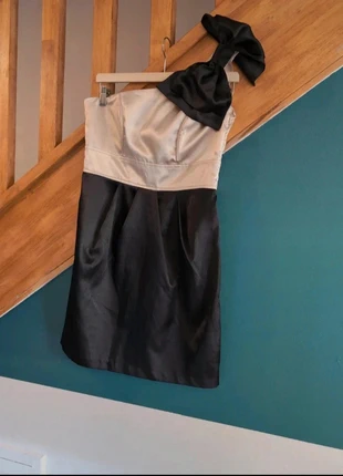 🎀 magnifique robe satiné noire et dorée 🎀, marke: Mim, zustand: Sehr gut, größe: M / 38 / 10, 13,00 €, 14,35 € inklusive Vinted-Käuferschutz