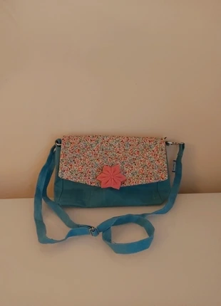 Petit sac bandoulière papa pique et maman coud bleu turquoise et fleuri, brand: Papa pique et maman coud, condition: Very good, €15.00, €16.45 includes Buyer Protection