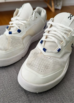 ON Running - The Roger - Blanc/Marine T40 (EU), marca: On Running, estado: Muy bueno, tamaño: 40, 42,00 €, 44,80 € Protección al comprador incluida