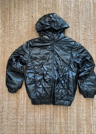 Chaquetón negro brillante (M), marca: Local, estado: Novo com etiquetas, tamanho: S, €40.00, €42.70 inclui Proteção do Comprador