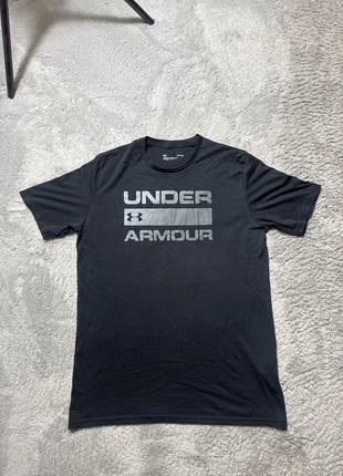 T-shirt Under Armour noir, brand: Under Armour, condizioni: Ottime, taglia: M, €8.00, €9.10 include la Protezione acquisti