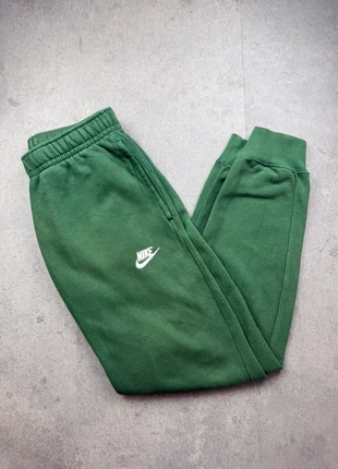 Jogging Nike vert forest taille S très bon état, brand: Nike, condizioni: Ottime, taglia: S, €17.00, €18.55 include la Protezione acquisti