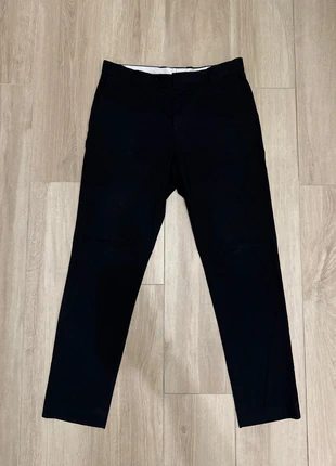 Chino noir H&M, marque: H&M, état: Très bon état, taille: M, 8,00 €, 9,10 € Protection acheteurs incluse
