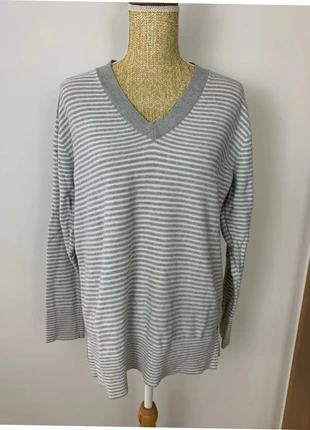 Pull Col en V Tommy Hilfiger Gris et Blanc - Taille L Femme, marque: Tommy Hilfiger, état: Très bon état, taille: L / 40 / 12, 15,00 €, 16,45 € Protection acheteurs (Pro) incluse