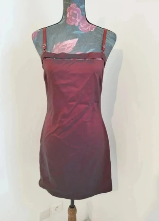 Magnifique robe nacrée bordeaux, taille 38, état: Très bon état, taille: M / 38 / 10, 5,00 €, 5,95 € Protection acheteurs incluse