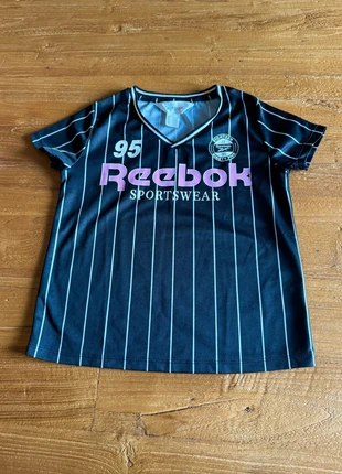 T-shirt reebok 8-10 ans, brand: Reebok, condizioni: Ottime, taglia: 8 anni / 128 cm, €5.00, €5.95 include la Protezione acquisti