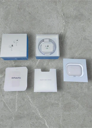 AirPods Pro 2 (2 génération) Neufs / Jamais utilisés, brand: Original, condition: New with tags, €40.00, €42.70 includes Buyer Protection