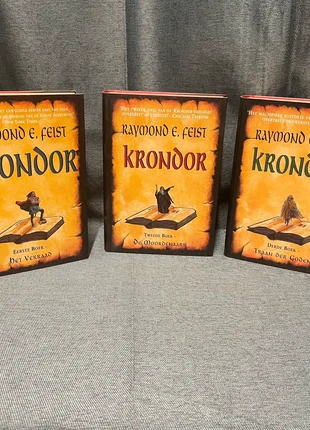 Raymond E. Feist - Krondor Trilogie (Het Verraad / De Moordenaars / Traan der Goden), staat: Heel goed, € 20,00, € 21,70 inclusief Kopersbescherming