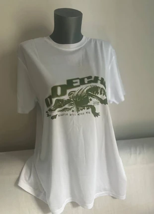 White Tee Doechi – Green Crocodile Graphic, marca: Local, estado: Muy bueno, tamaño: M / 38 / 10, 30,00 €, 32,20 € Protección al comprador incluida