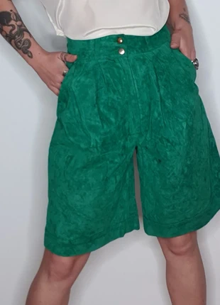 Sublime short vintage made in France velours vert super original taille 36, marque: Vintage Dressing, état: Très bon état, taille: S / 36 / 8, 24,00 €, 25,90 € Protection acheteurs incluse